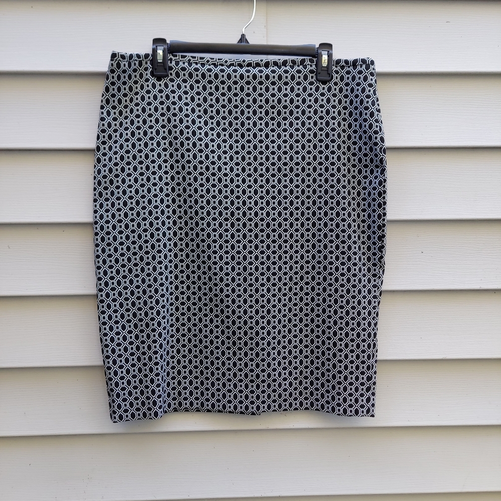Calvin Klein Black and Gray Geometric Skirt. Size 14.